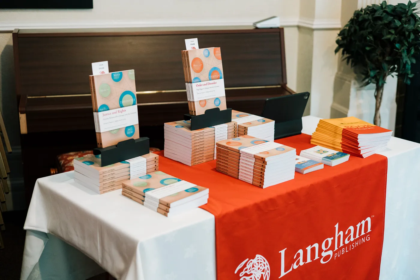 Table presentation of the book.